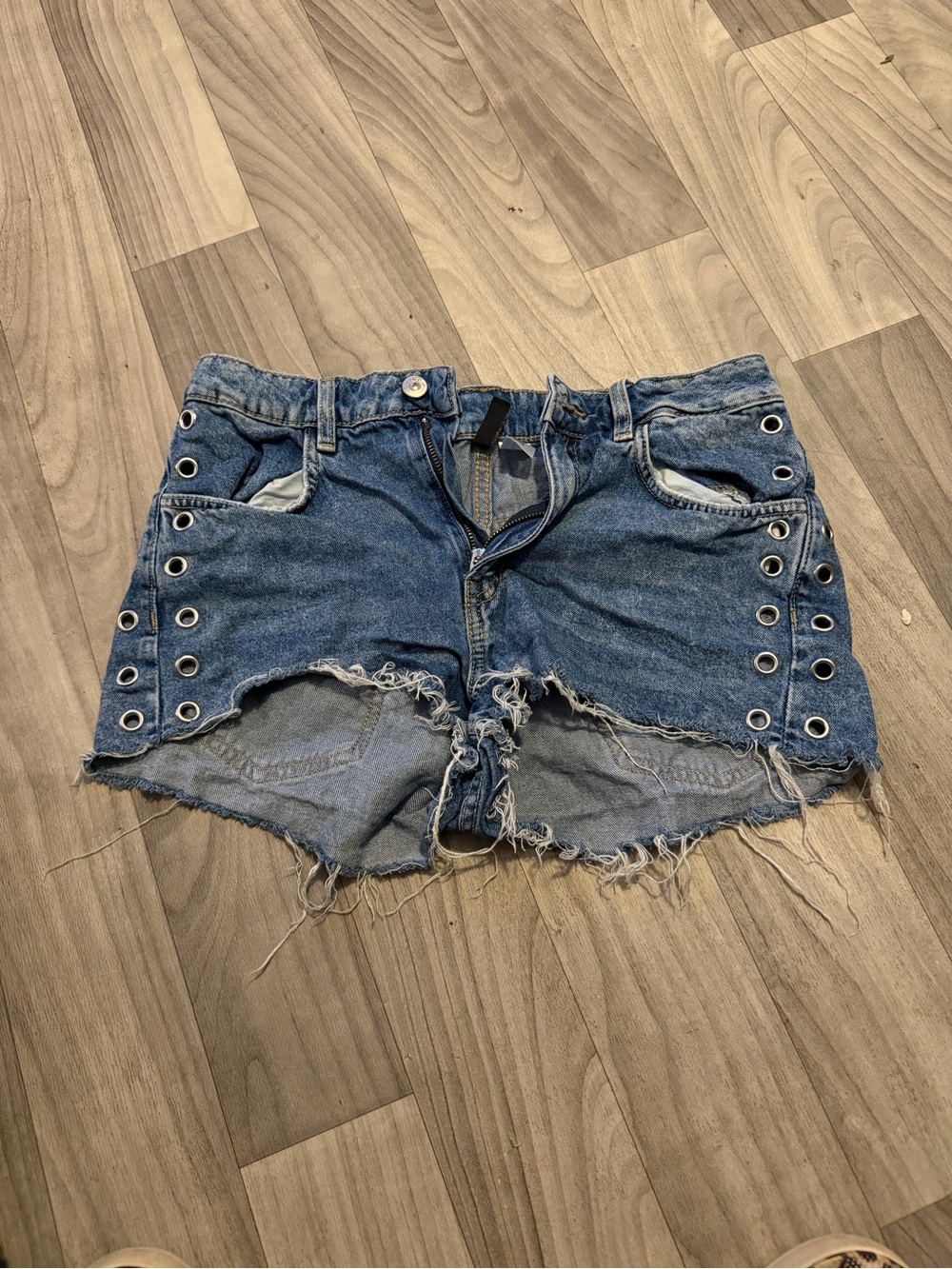 H&M Eyelet-Trim Distressed Denim Shorts - Blue